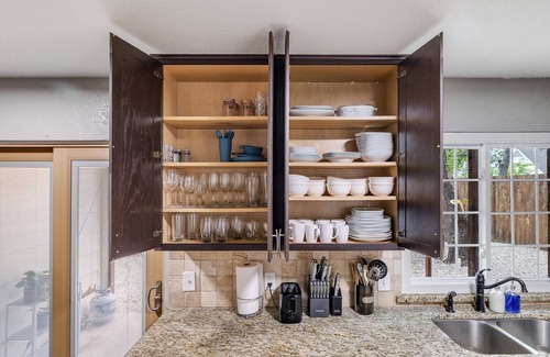 South Arlington Maison | NEW! 4 Bed 2.5 Bath, House w/ Cowboy Pool and Fire Pit in Central DFW!