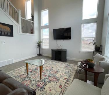 Lehi Maison | NEW 4-bed 4-bath Stylish House with Mountain View and 2 garages