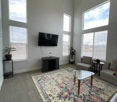 Lehi Maison | NEW 4-bed 4-bath Stylish House with Mountain View and 2 garages