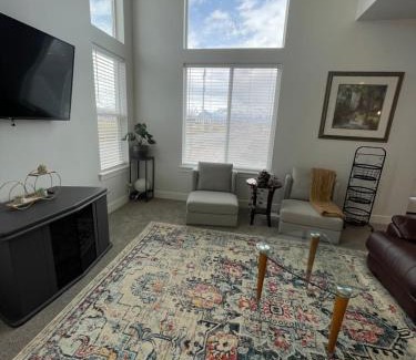 Lehi Maison | NEW 4-bed 4-bath Stylish House with Mountain View and 2 garages
