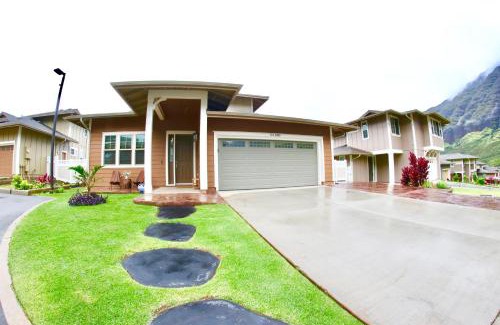 Makaha Valley Maison | New 4 Bedroom Home with Ocean and Gorgeous Mountain Views in the gated community of Mauna Olu