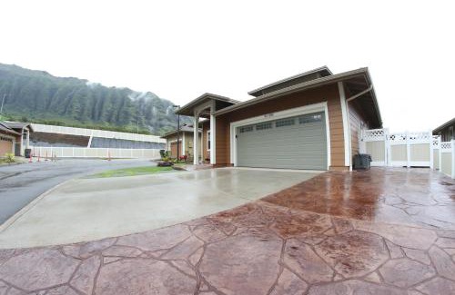 Makaha Valley Maison | New 4 Bedroom Home with Ocean and Gorgeous Mountain Views in the gated community of Mauna Olu