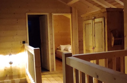 Le Petit-Bornand-les-Glieres Chalet De Ski | Demi-Chalet savoyard 4 pers. neuf au milieu des montagnes
