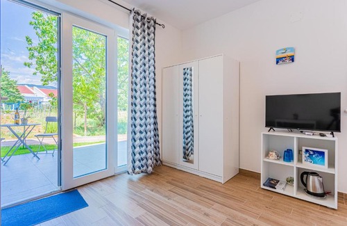 Cres Maison | New 4 star Room M&A in town Cres