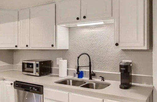 Lamar Heights Area Maison | New! 4BR Retreat | Ping-Pong | Marvel Kids Rm