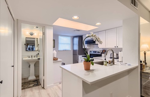Westfield Maison | New! 5 mins to Dt | 30 day Rental | Tarrytown!