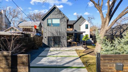 Zilker Maison | New 6 BR, 4.5B, Pool, Hot Tub, Cold Plunges, Outdoor Sauna, Bar, 9 TVs