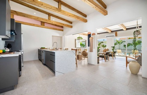 Bubali Villa | NEW 6BR Playground Private Pool Pro-BBQ Palapa