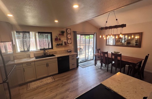 Plumas Eureka Estates Maison | Summer Getaway: 3 bedroom home with golf course view , Dogs OK