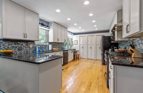 New Albany Maison | ★ New Albany Family Friendly ★ King Bed Suite