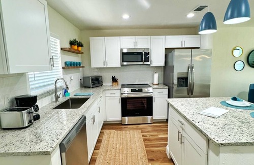 Port Orange Maison | NEW Amazing Sunshine-Up 6 Guests-Private Backyard