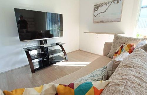 Baulkham Hills Maison | New and Cozy 2 Bedrooms Granny Flat with Aircon & Pool