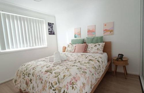 Baulkham Hills Maison | New and Cozy 2 Bedrooms Granny Flat with Aircon & Pool