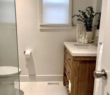 Meaford Maison | New and Cozy Cottage Minutes to Blue Mountain