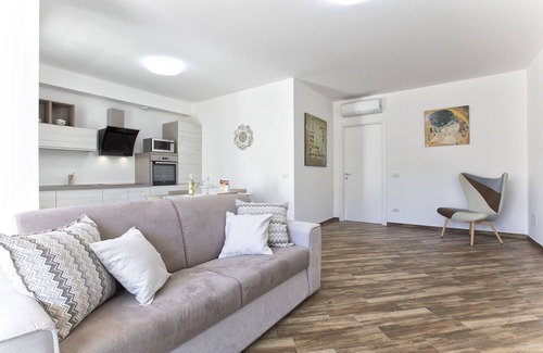 Pivarada Appartement | Nouvel et élégant appartement central avec garage