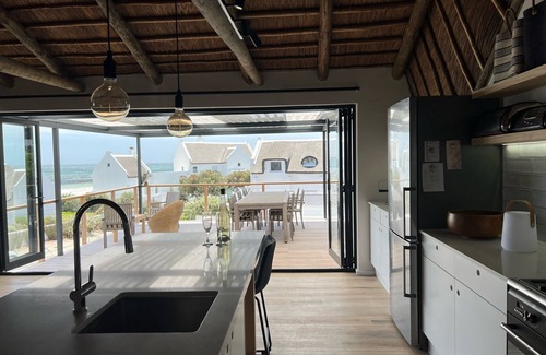 Kommetjie Maison | New and gorgeous Beach House with Hot Tub steps from Long Beach's surf breaks