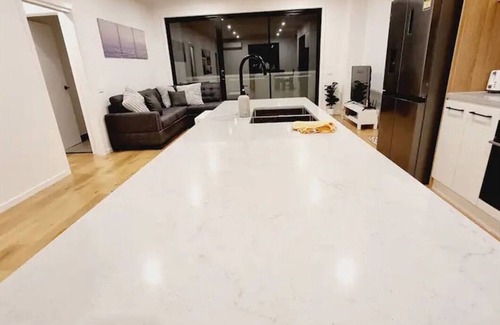 Williamstown Maison | New and Modern Family Home by the Beach. Pet friendly!
