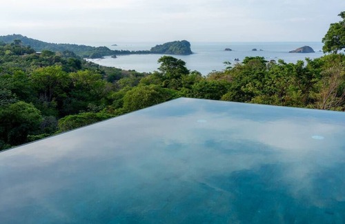 Manuel Antonio Villa | Nouvelle villa de luxe avec vue sur l'océan, proche de tout et pouvant accueillir jusqu'à 28 personnes