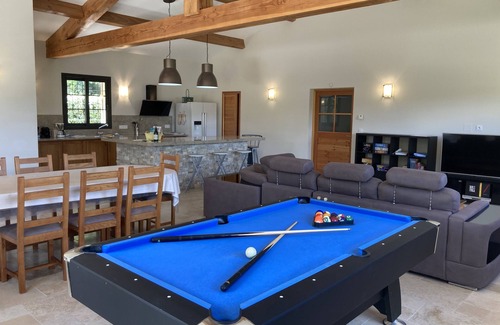 Faucon Villa | Villa récente avec piscine privée et chauffée sur les hauteurs de Faucon