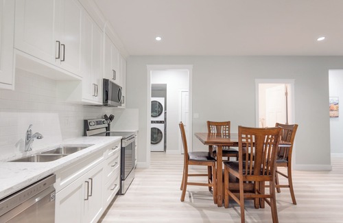 North Cowichan Maison | New and spacious suite close to town, attractions and hospital
