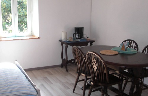 Saint-Priest-la-Plaine Appartement | Appartement neuf dans une maison de campagne avec terrasse et jardin