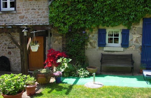 Saint-Priest-la-Plaine Appartement | Appartement neuf dans une maison de campagne avec terrasse et jardin