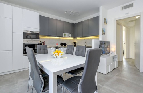 Montioni Appartement | New apartment in residence with swimming pool 10 minutes from Gardaland Lazise