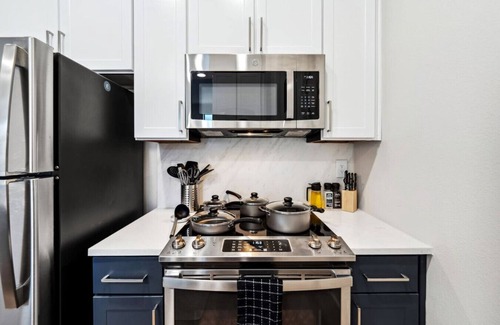 Deep Ellum Appartement | New Apt in DeepEllum with Pool and Parking near Baylor Med