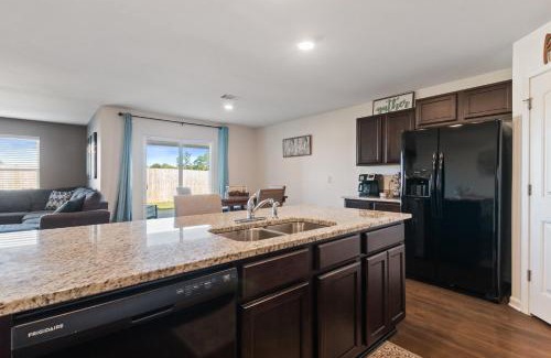 Tuscaloosa Maison | New Bama Retreat Sleeps 8
