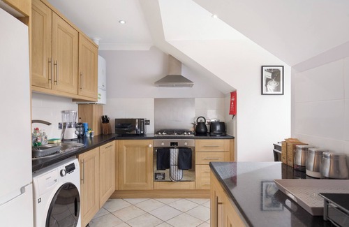 Oakleigh Appartement | Luxurious Penthouse with Equestrian Amenities for Long-Term Lease