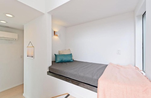 Ocean Beach Maison | New Beach House, Steps to Sand