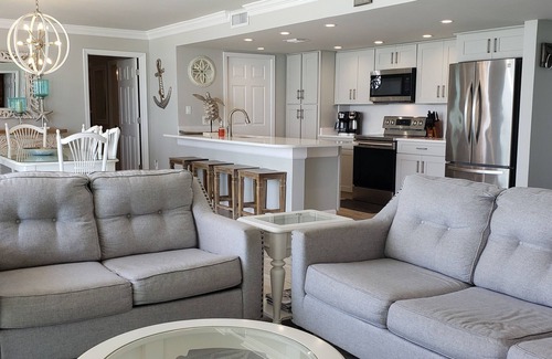 West Panama City Beach Copropriété | Front de mer mis à jour * 60 'VERRE et vues dans 2 Master Suites * Chaises de plage GRATUITES!