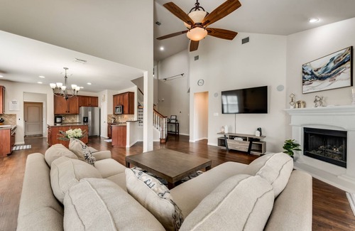 Tarrant County Maison | New, beautiful 5 BR, 10 beds, near AT&T Stad,Joe Pool, Sixflag, and pet friendly