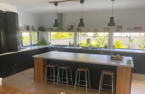 Allambie Heights Maison | New beautiful family home with pool and spa