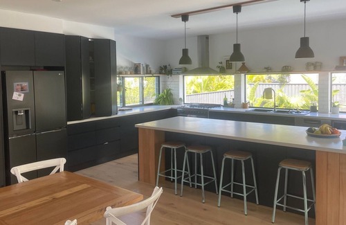 Allambie Heights Maison | New beautiful family home with pool and spa