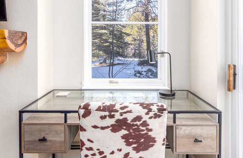 Lakeside Village Copropriété | NEW. Beautiful Condo. Quiet Location. Hot Tub.