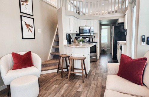 Staples Cabine | New! Beautiful, Modern Cabin by San Marcos River!