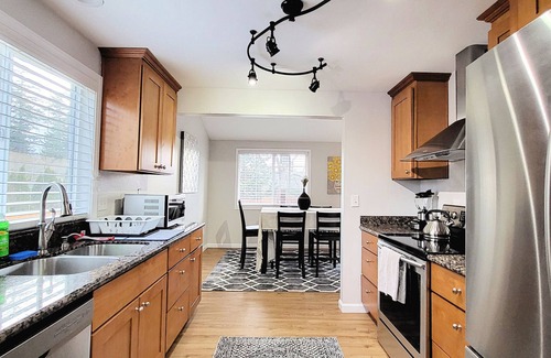 Beaverton Maison | NEW!Beaverton Haven with yard; Pets Allowed
