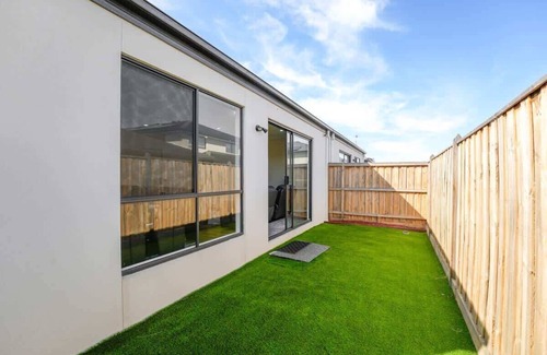 Clyde North Maison | New Berwick Waters Family Estate in Clyde North!