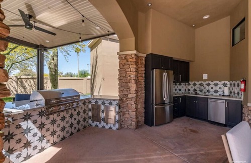 Paradise Valley Village Maison | NEW Best Location in Scottsdale Walk to Everything
