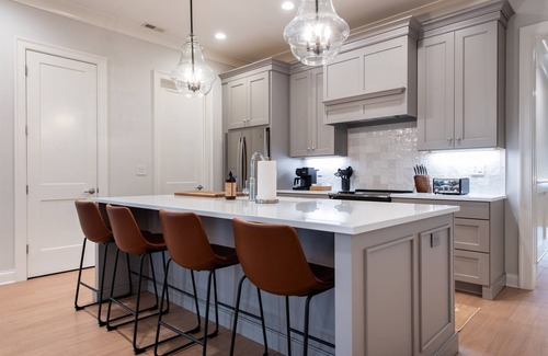 Prospect Maison | Pet-Friendly, Golf, Downtown, Shops, Pool, Horse Local Dining, Fully Loaded