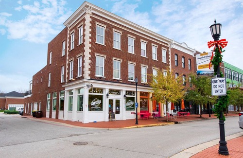 Prospect Maison | Pet-Friendly, Golf, Downtown, Shops, Pool, Horse Local Dining, Fully Loaded