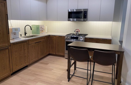 West End Copropriété | New Boutique 1BR Condo, Georgetown West End, Pvt Deck, Roof Deck