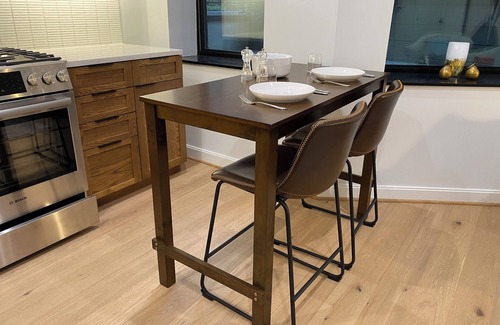 West End Copropriété | New Boutique 1BR Condo, Georgetown West End, Pvt Deck, Roof Deck