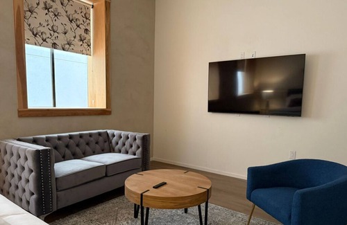 Downtown Tucson Hôtel | Strawberry Suite at the Unicorn Zebra