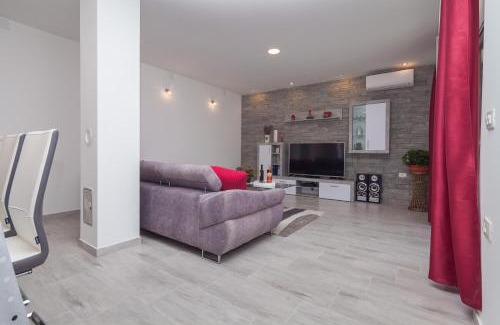 Pinezici Appartement | New brend app Matija