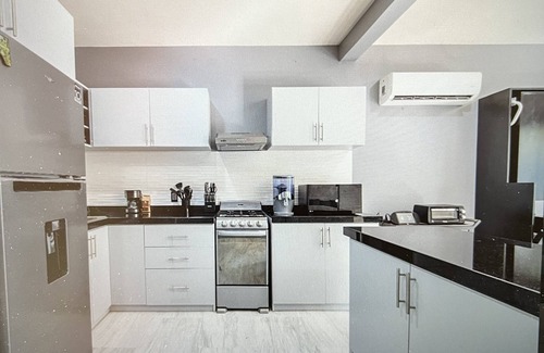 Bacocho Maison | New Build 10 min walk to the Turtle Release Beach -Pool - 2 mins to downtown