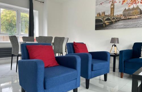 Waltham Cross Maison | New Build-Free Parking-EV charging-3 Bedrooms-3 showers