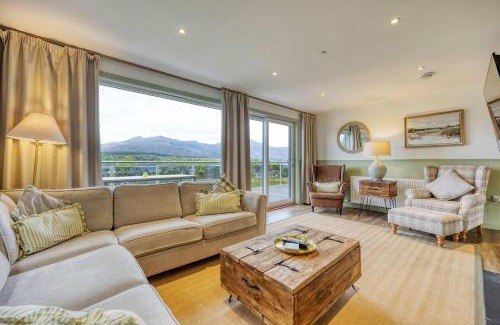 Dalmally Maison | New Build Lodge With Stunning Views of Loch Awe