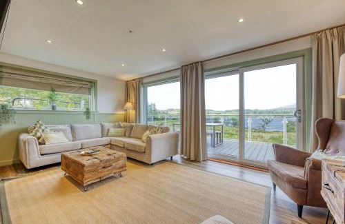 Dalmally Maison | New Build Lodge With Stunning Views of Loch Awe
